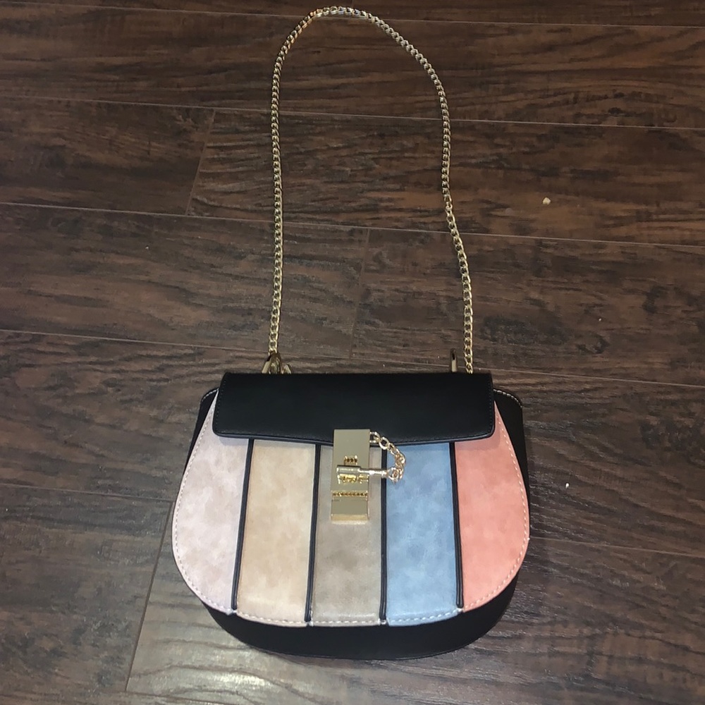 Pretty purse. Colorful and casual!